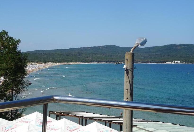 חדר סופריור לשלושה עם נוף לים, Dobrevi Guest House