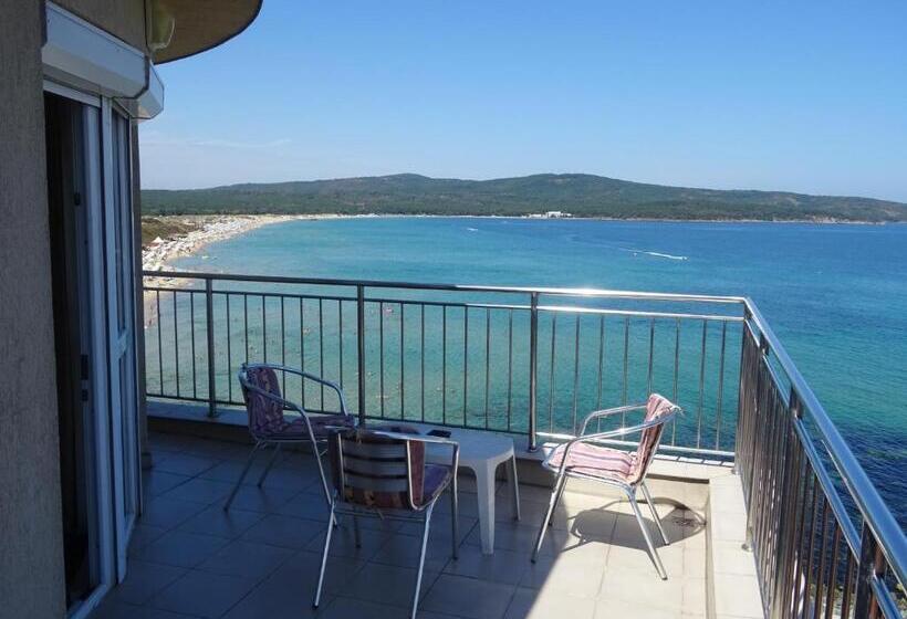 חדר סטנדרט לשלושה, Dobrevi Guest House