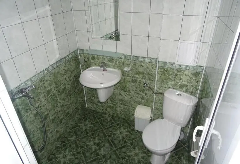 اتاق استاندارد سه نفره, Dobrevi Guest House