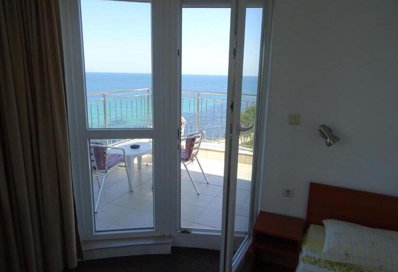 חדר סטנדרט לשלושה, Dobrevi Guest House