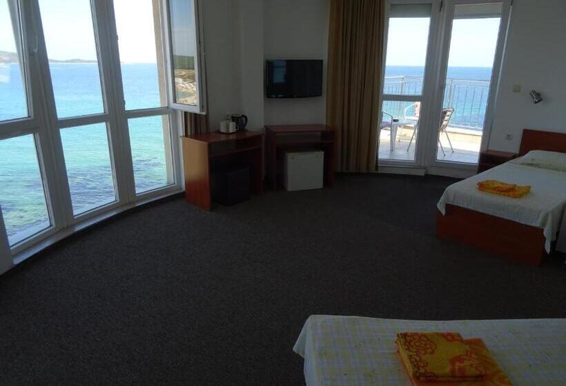 חדר סטנדרט לשלושה, Dobrevi Guest House