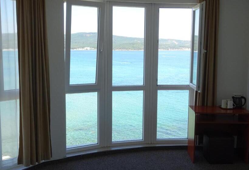 חדר סטנדרט לשלושה, Dobrevi Guest House