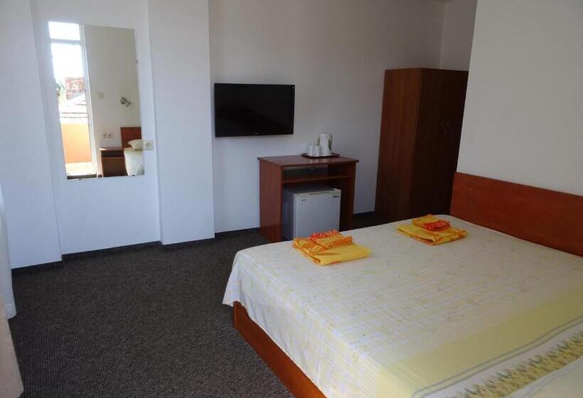 اتاق استاندارد اینتریور, Dobrevi Guest House