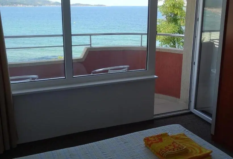 اتاق سوپریور با چشم‌انداز دریا, Dobrevi Guest House
