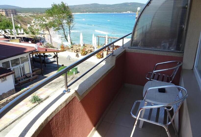 Triple Room Sea View, Dobrevi Guest House