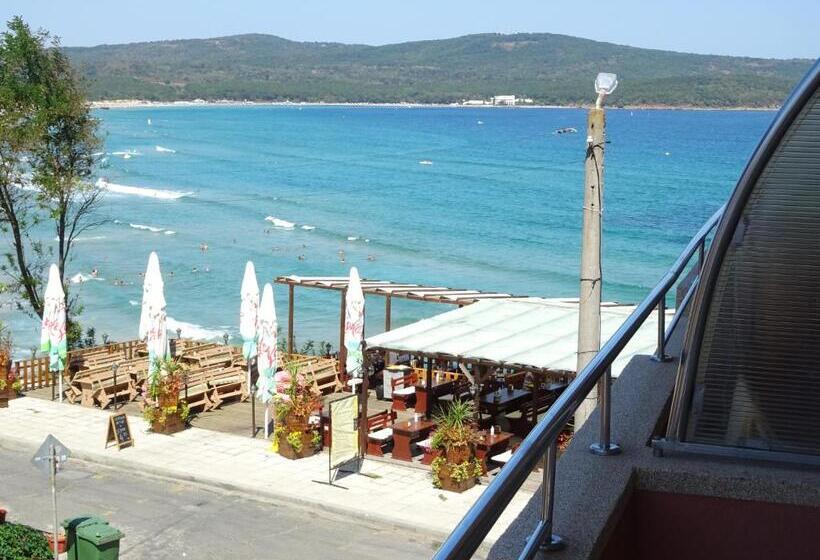 Triple Room Sea View, Dobrevi Guest House