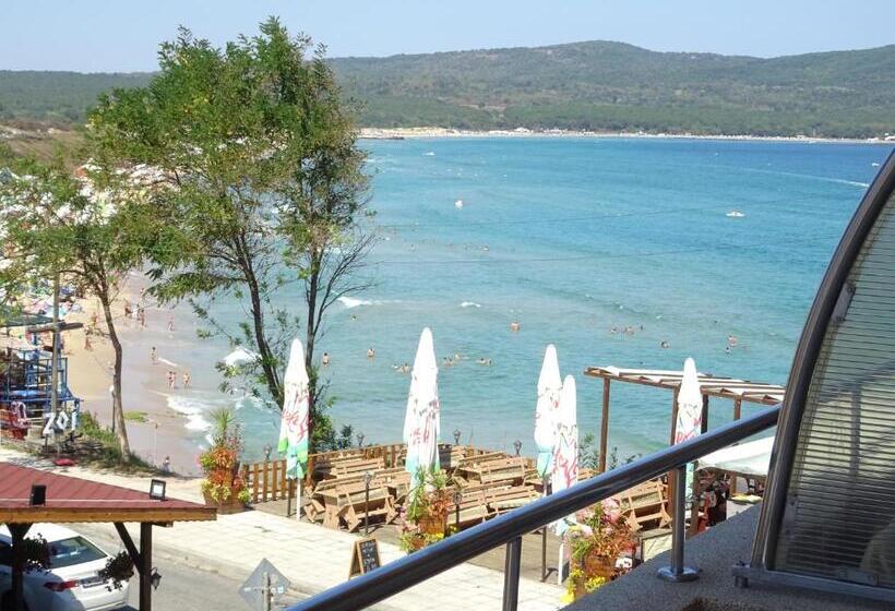 Triple Room Sea View, Dobrevi Guest House