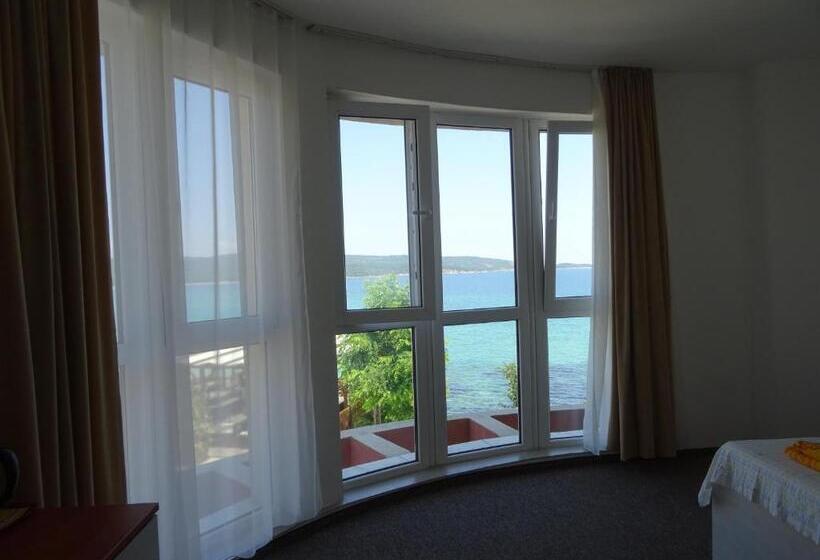 חדר סופריור לשלושה עם נוף לים, Dobrevi Guest House