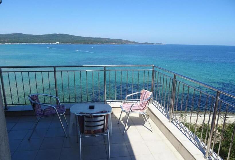 חדר סטנדרט לשלושה, Dobrevi Guest House