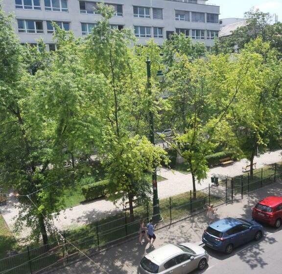 バスルーム共有のシングルスタンダード, Wesselényi Rooms Near Gozsdu Udvar