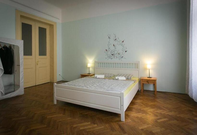 浴室共有スタンダード４人用ルーム, Wesselényi Rooms Near Gozsdu Udvar