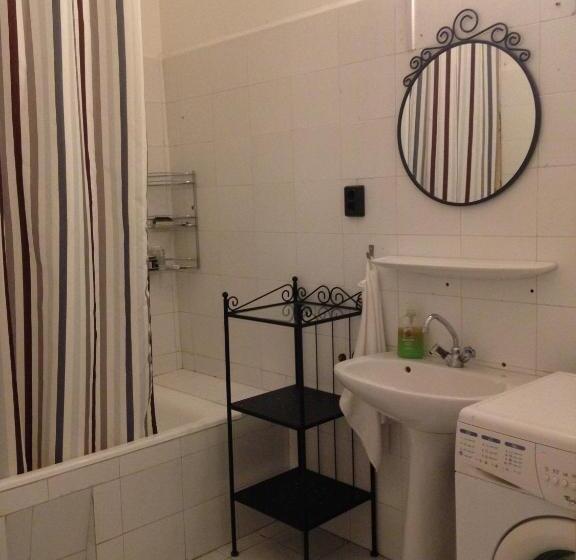 חדר סטנדרטי לארבעה עם חדר אמבטיה משותף, Wesselényi Rooms Near Gozsdu Udvar