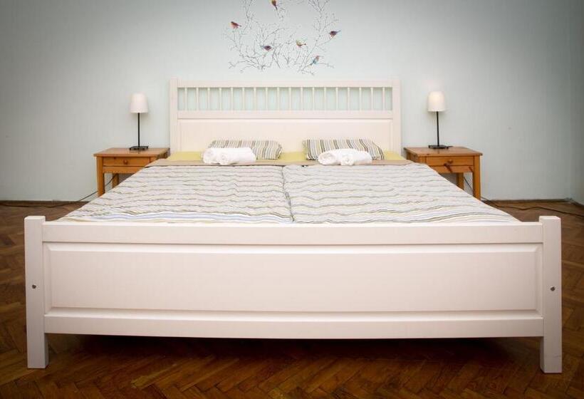 浴室共有スタンダード４人用ルーム, Wesselényi Rooms Near Gozsdu Udvar