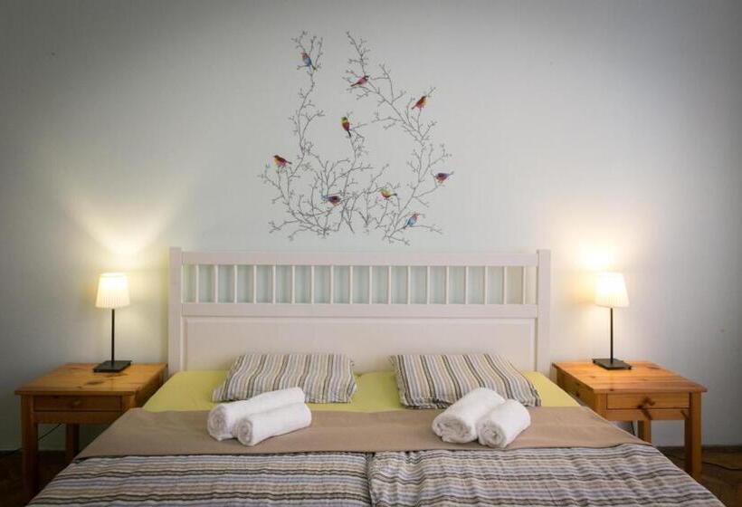 חדר סטנדרטי לארבעה עם חדר אמבטיה משותף, Wesselényi Rooms Near Gozsdu Udvar