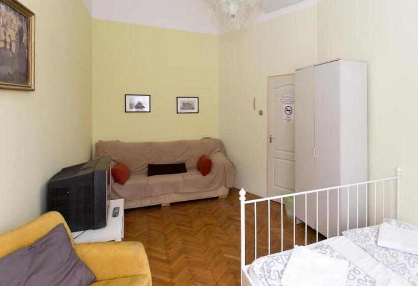 浴室共有スタンダード４人用ルーム, Wesselényi Rooms Near Gozsdu Udvar