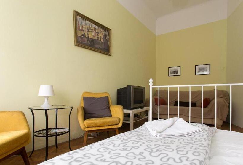 חדר סטנדרטי לארבעה עם חדר אמבטיה משותף, Wesselényi Rooms Near Gozsdu Udvar