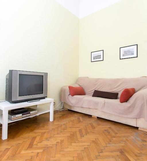 חדר סטנדרטי לארבעה עם חדר אמבטיה משותף, Wesselényi Rooms Near Gozsdu Udvar