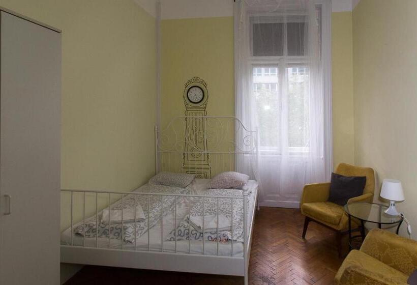 浴室共有スタンダード４人用ルーム, Wesselényi Rooms Near Gozsdu Udvar
