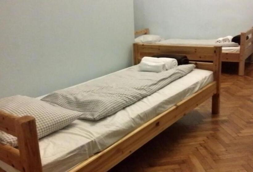 חדר סטנדרטי לארבעה עם חדר אמבטיה משותף, Wesselényi Rooms Near Gozsdu Udvar