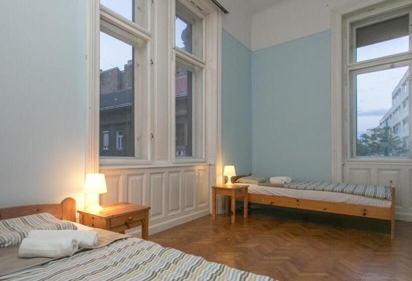 浴室共有スタンダード４人用ルーム, Wesselényi Rooms Near Gozsdu Udvar