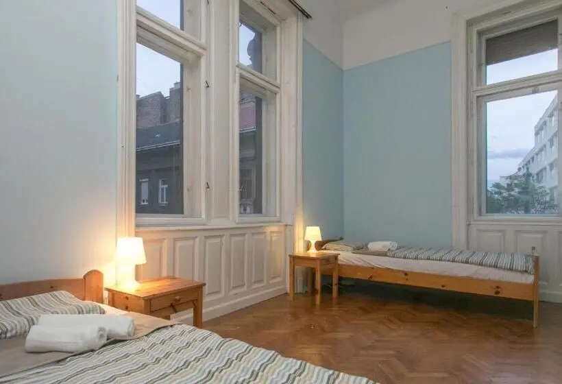 اتاق استاندارد چهارنفره با سرویس بهداشتی مشترک, Wesselényi Rooms Near Gozsdu Udvar