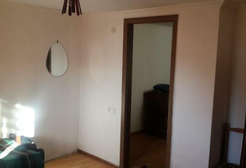 Economy Triple Room, Irina Lextagi