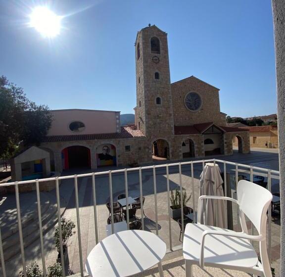 חדר דלוקס, The Square Cannigione