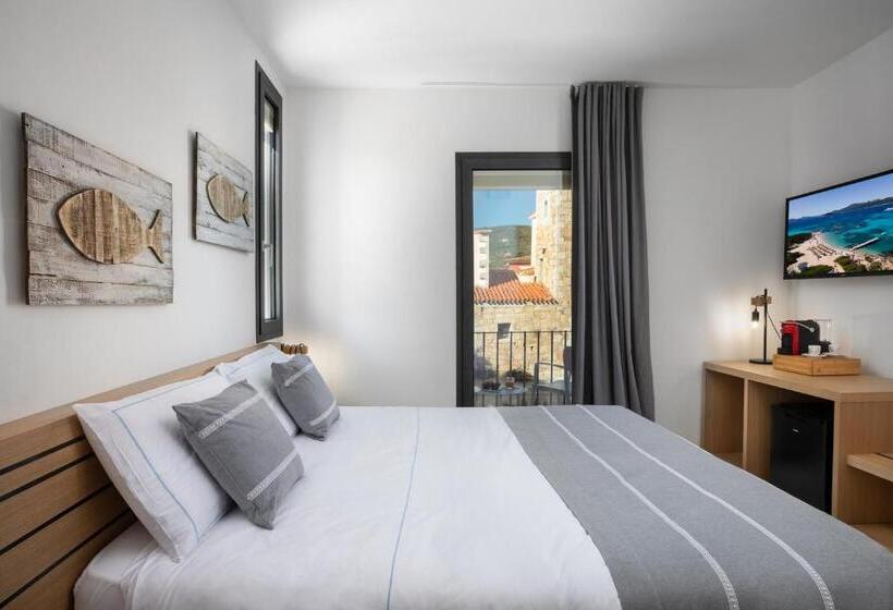 חדר דלוקס, The Square Cannigione