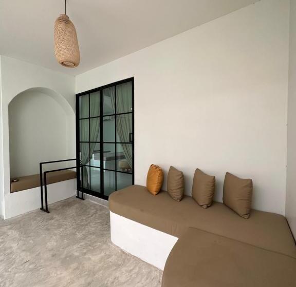 غرفة كلاسيكية رباعية, Kala Krang Nueng