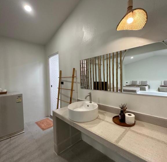 غرفة كلاسيكية رباعية, Kala Krang Nueng