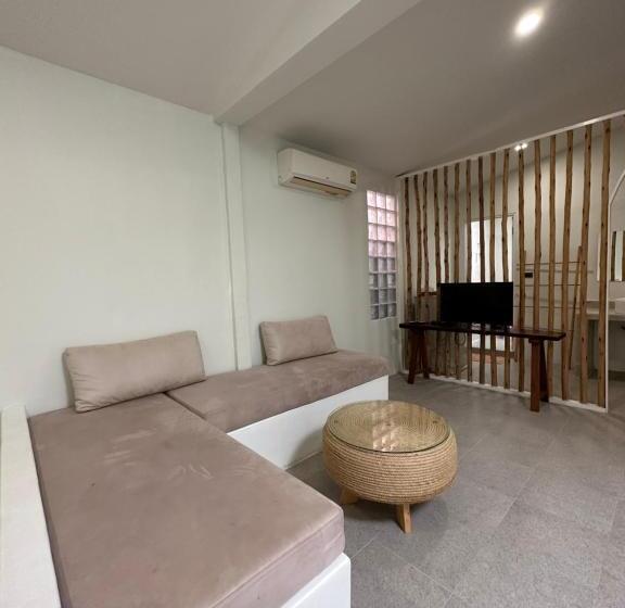 غرفة كلاسيكية رباعية, Kala Krang Nueng