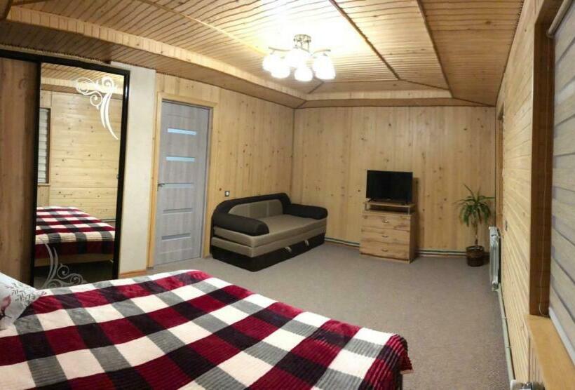 4 Bett Standardzimmer, карпатська ніч