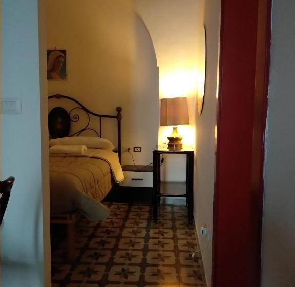 Семейный Номер, B&b The Fafodd