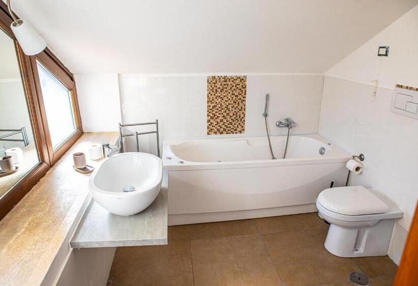 اتاق استاندارد با بالکن و چشم‌انداز دریا, B&b Villa Setharè