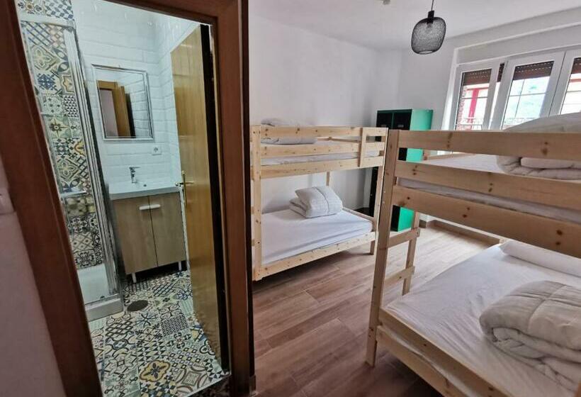 4인용 스탠다드 룸, Green Hostel Oviedo
