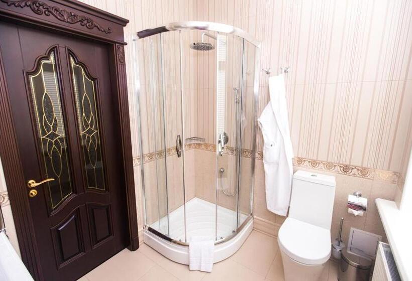 带大床的套房, готель петрівський