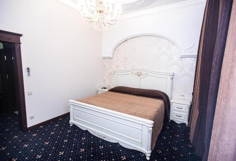 带大床的套房, готель петрівський