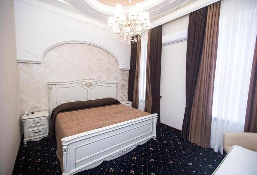 带大床的套房, готель петрівський