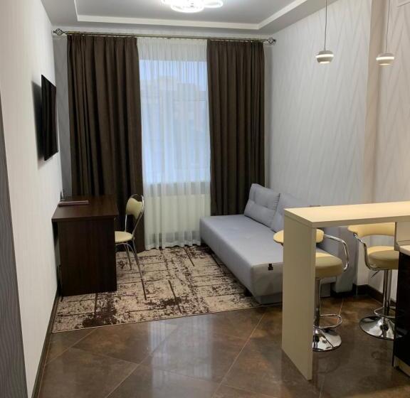 高级工作室, готель петрівський