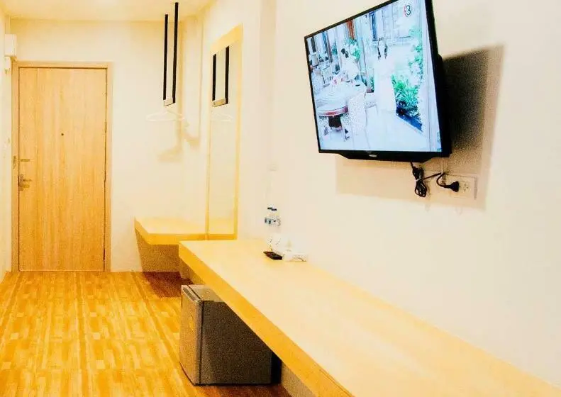 اتاق استاندارد با تخت بزرگ, The Charlotte Smart Hotel Lopburi