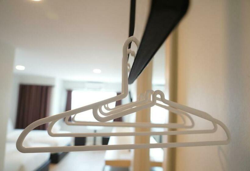 غرفة قياسية سرير كينج, The Charlotte Smart Hotel Lopburi