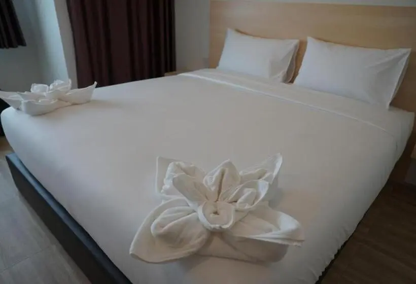 اتاق استاندارد با تخت بزرگ, The Charlotte Smart Hotel Lopburi