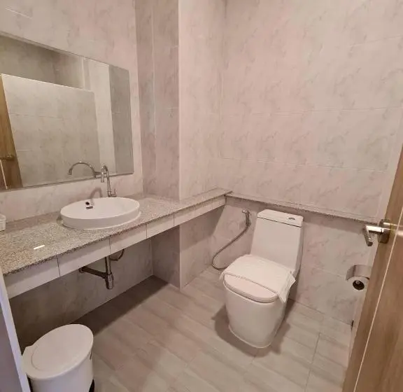 اتاق لوکس, The Charlotte Smart Hotel Lopburi