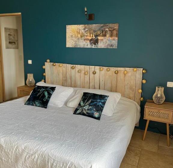 Люкс Кровать Кинг, Maison D Hôtes Bastide St Victor à 2,5 Kilomètres De Lourmarin