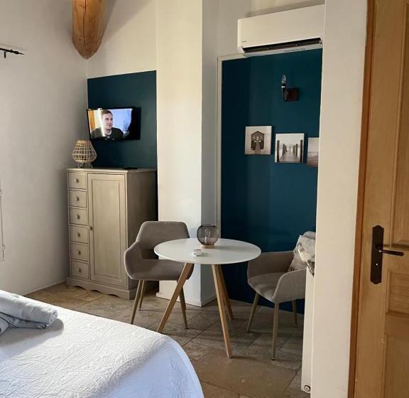 Люкс Кровать Кинг, Maison D Hôtes Bastide St Victor à 2,5 Kilomètres De Lourmarin