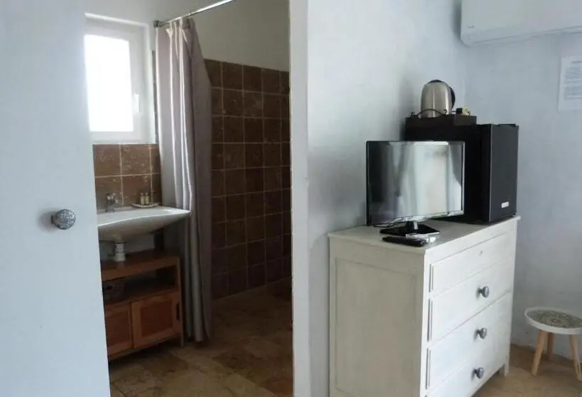 プールの見えるスーペリアルーム, Maison D Hôtes Bastide St Victor à 2,5 Kilomètres De Lourmarin