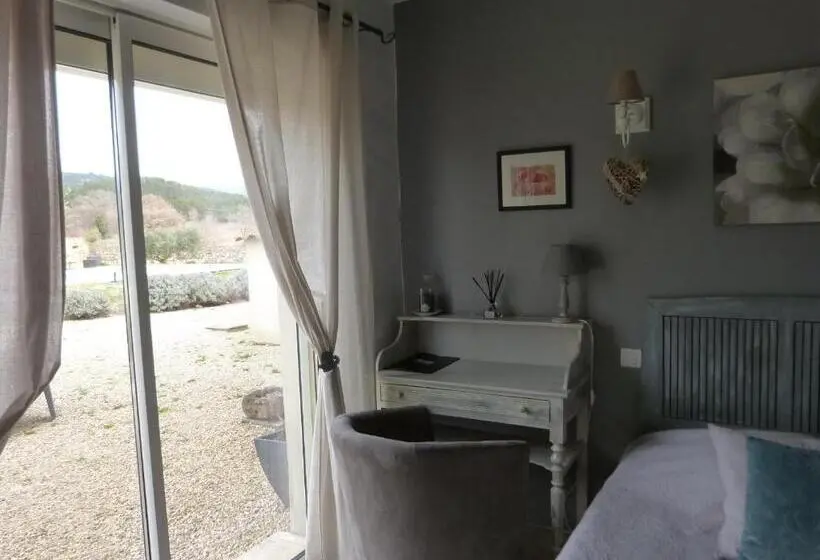 プールの見えるスーペリアルーム, Maison D Hôtes Bastide St Victor à 2,5 Kilomètres De Lourmarin