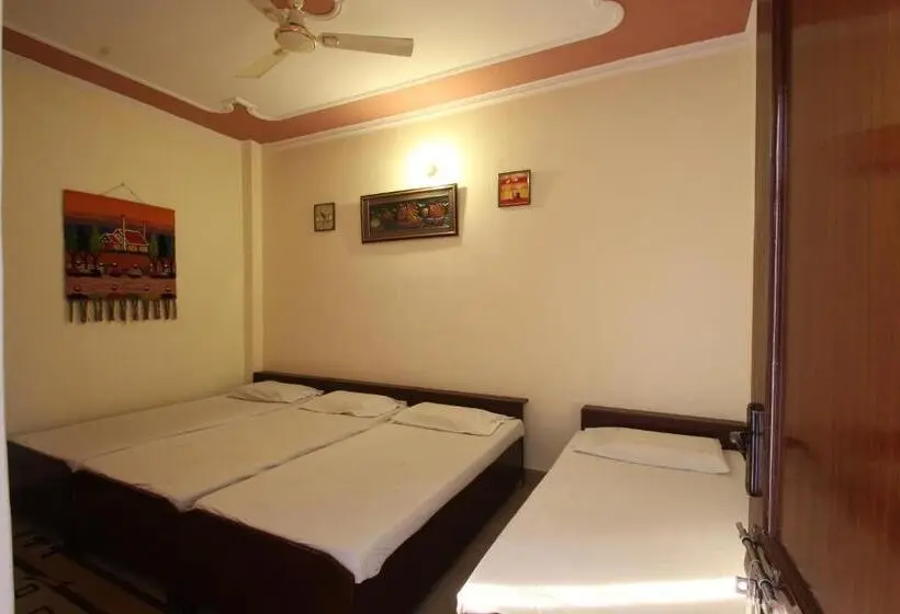 浴室共有ファミリールーム, Friends Guest House & Hostel  Near Taj Mahal