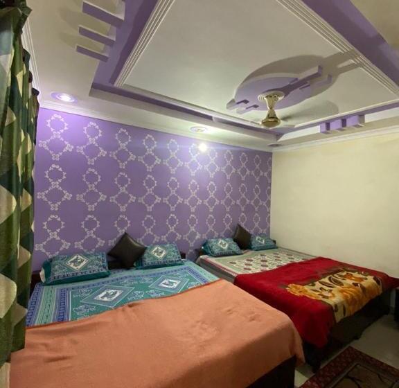 اتاق خانوادگی با سرویس بهداشتی مشترک, Friends Guest House & Hostel  Near Taj Mahal