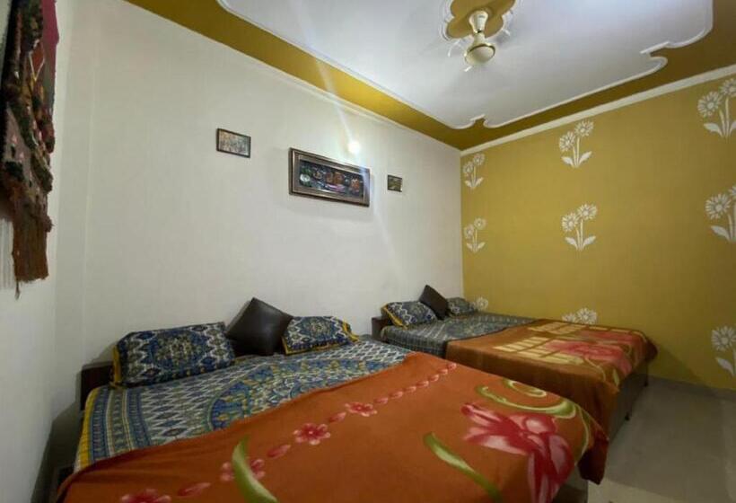 Семейный Номер Совместный Санузел, Friends Guest House & Hostel  Near Taj Mahal